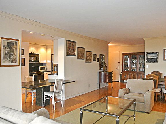 3rd image of 27010 Grand Central Pkwy APT 30G