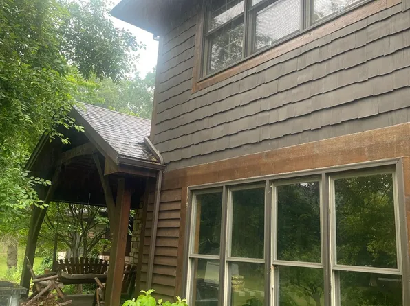 3940 Rivendell Ct, Milford, MI 48380