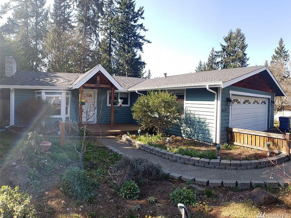 Custom post & beam covered porch with bay window off living room