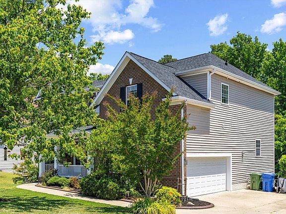 4th image of 729 Highwater Pl