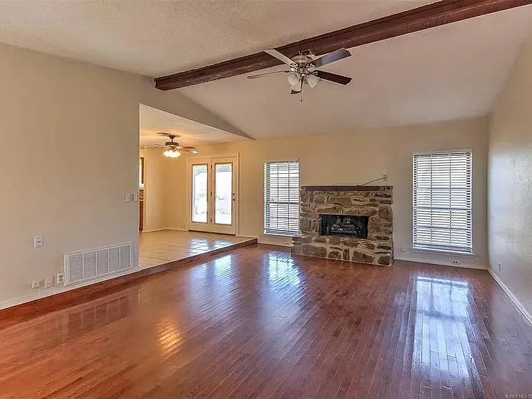 2604 W Hartford St — Photo 8