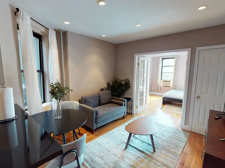 715 E 5th St #3-B — Photo 2