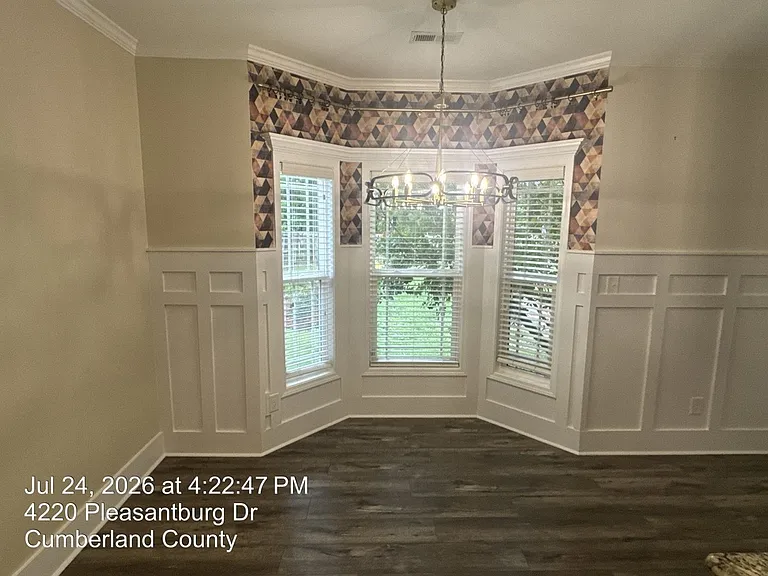 4220 Pleasantburg Dr — Photo 14