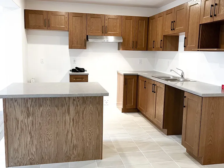 119 Mullin St — Photo 4