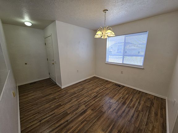 Entry/Dining room