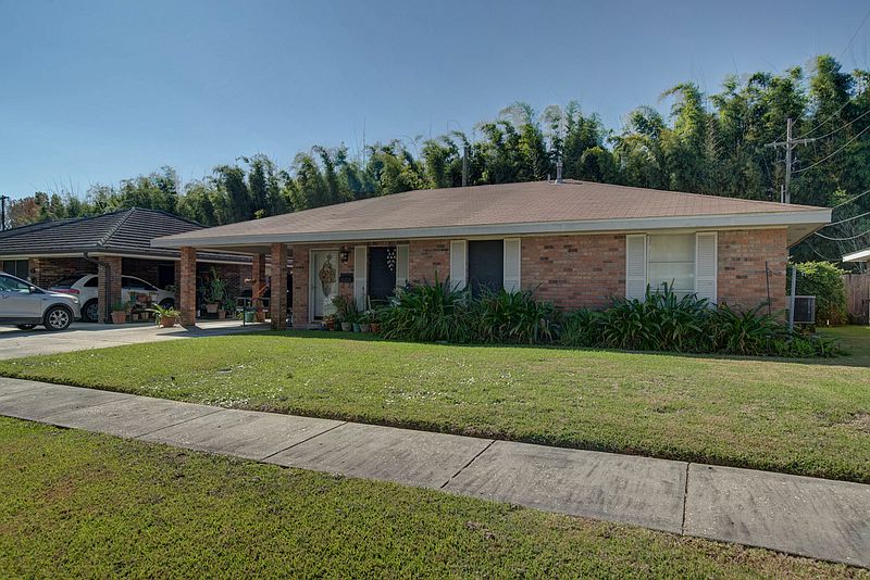 1st image of 141 Alamo Dr