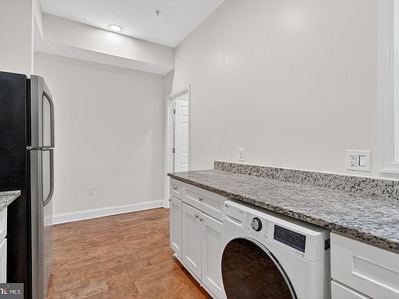 4th image of 113 15th St SE