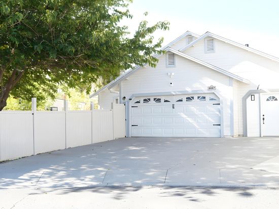 6667 April St, Sparks, NV 89436