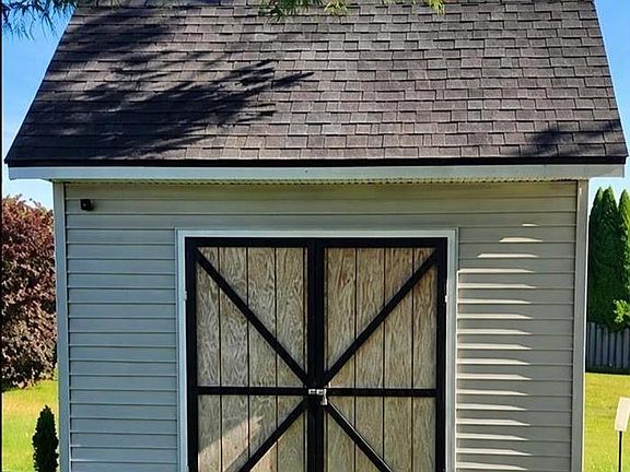 4th image of 23036 Oakleaf Dr S
