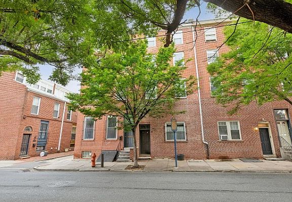 4th image of 921 Lombard St APT A