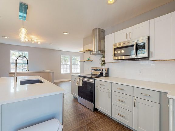 2nd image of 412 Valeria Ct