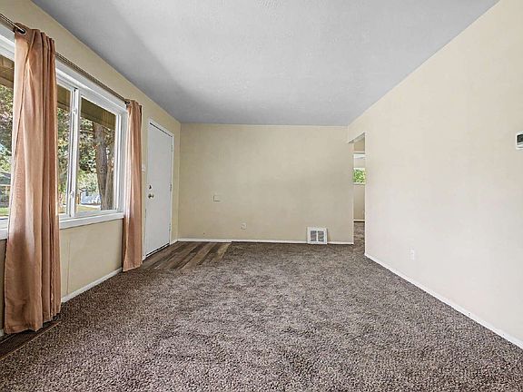 5th image of 1230 S Grape St