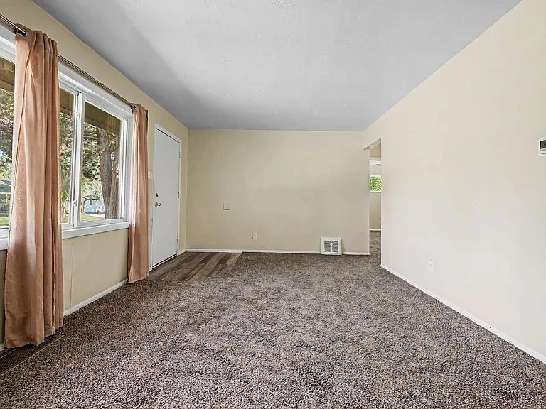 1230 S Grape St — Photo 5