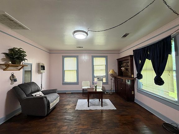 4th image of 1206 Pine Ave