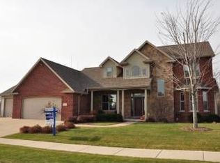 552 Berghuis Dr, Combined Locks, WI 54113