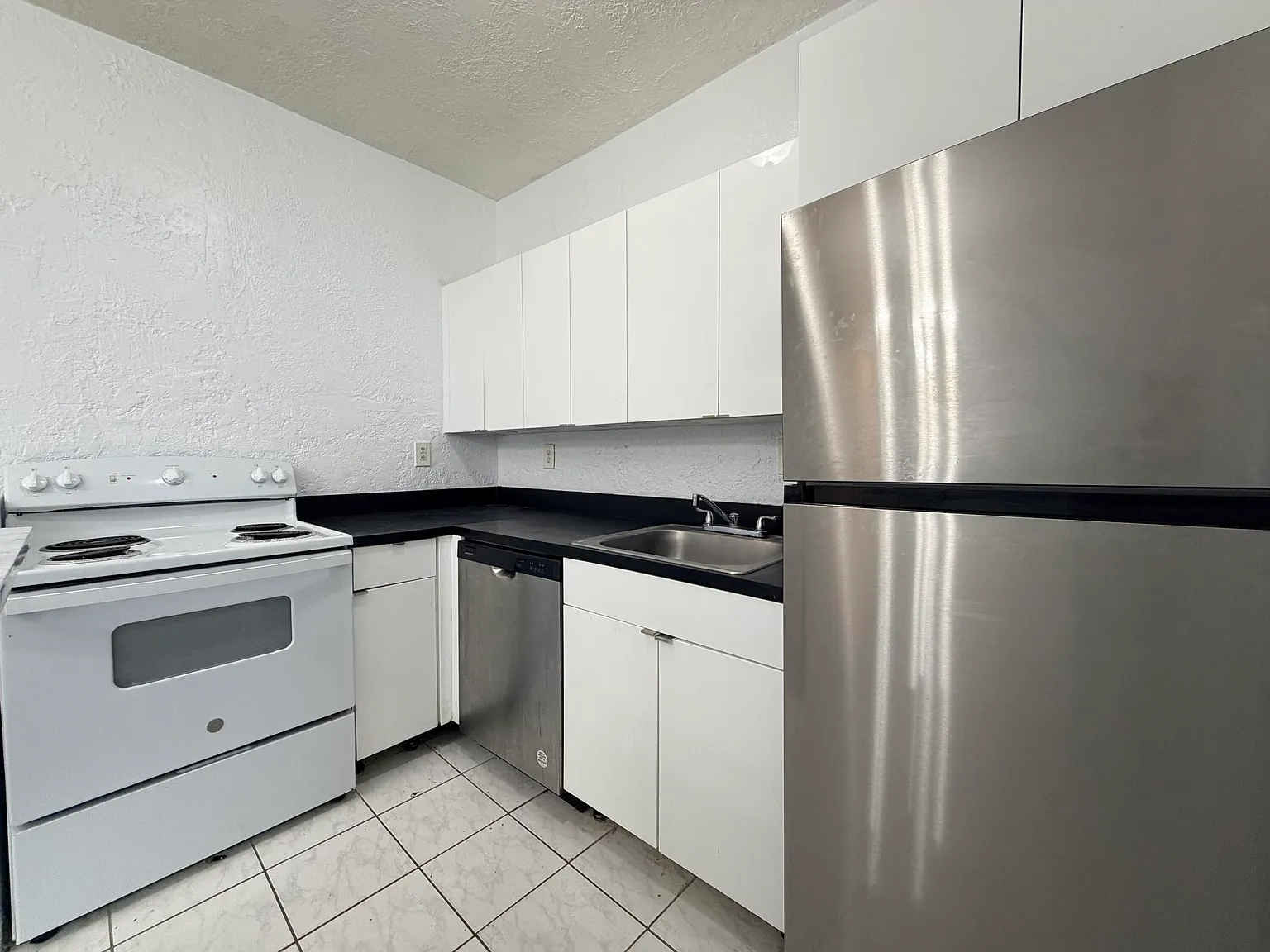 1849 Dewey St — Photo 4