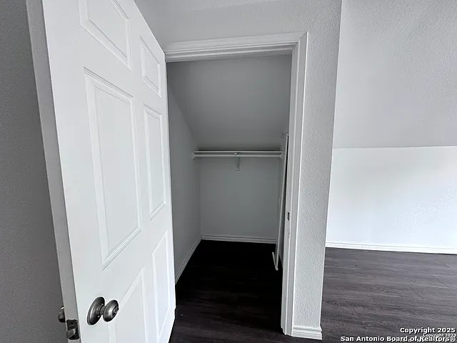 1 bed, 1.0 bath, 650 sqft, $800 — Photo 2