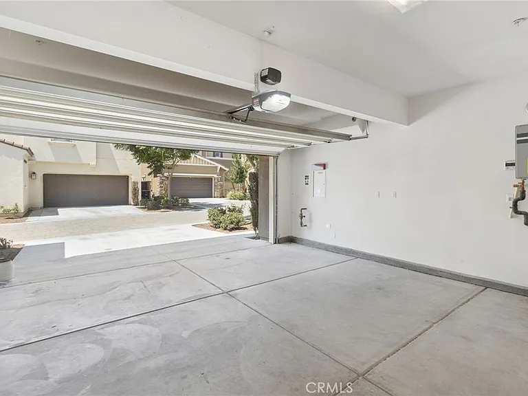2811 E Kendall Ln — Photo 29