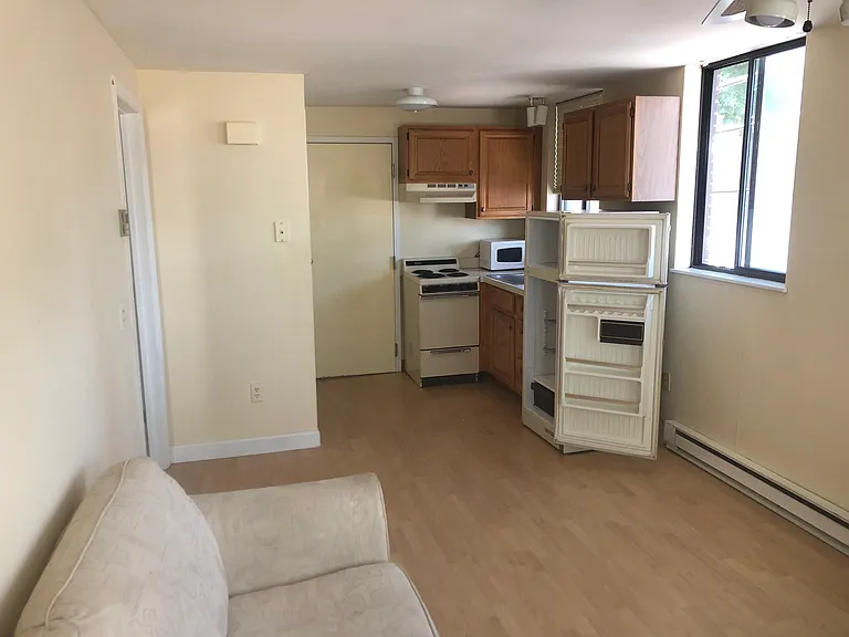 429 Main St #4 — Photo 2