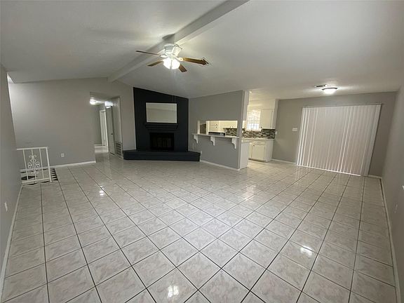3rd image of 12730 Labelle Ln