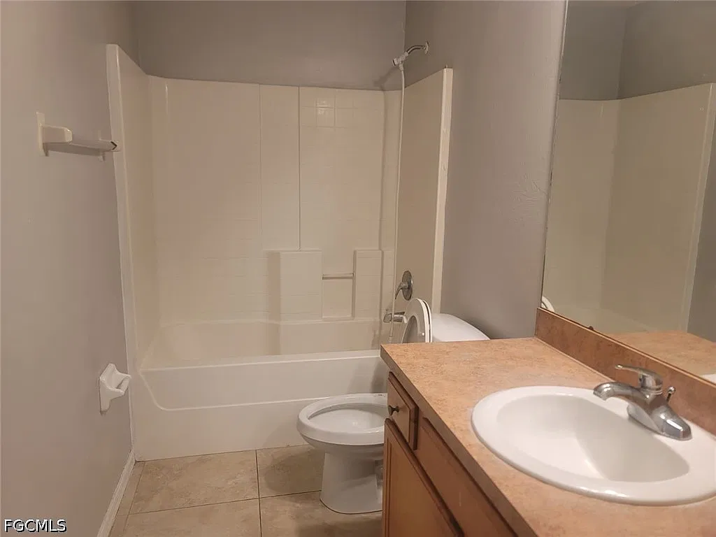 3 bed, 2.0 bath, 2330 sqft, $1,550 — Photo 3