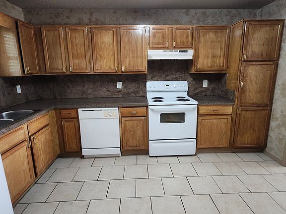 4th image of 2016 Watts Rd APT F