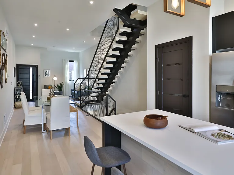 2541 Turner St — Photo 11