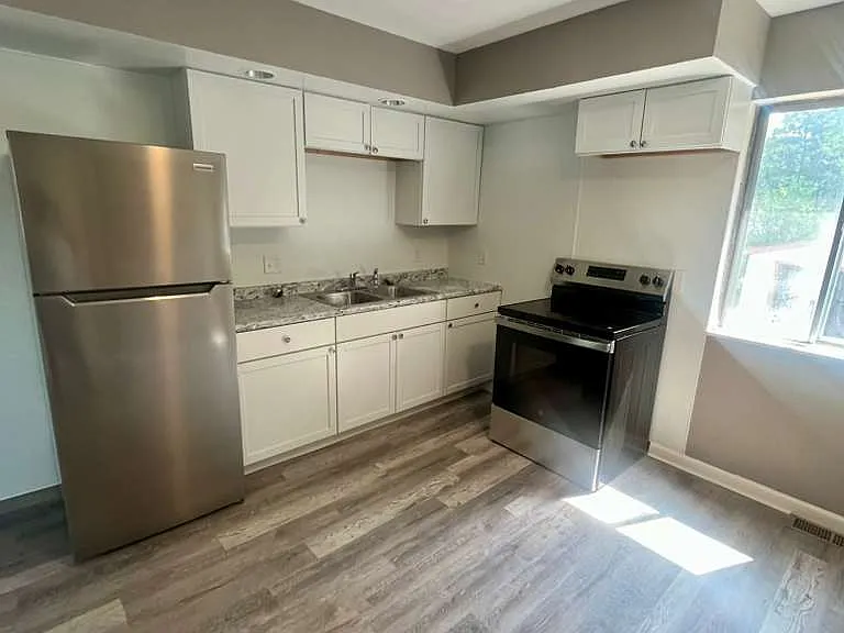 10432 Baron Dr — Photo 3