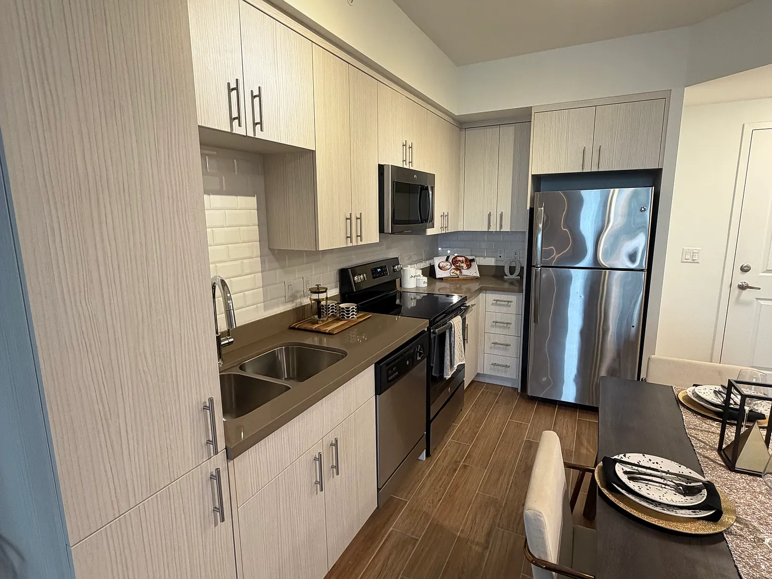 1 bed, 712 sqft, $1,869 — Photo 4