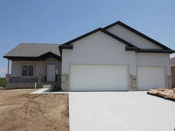 602 S 88th St, Lincoln, NE 68520