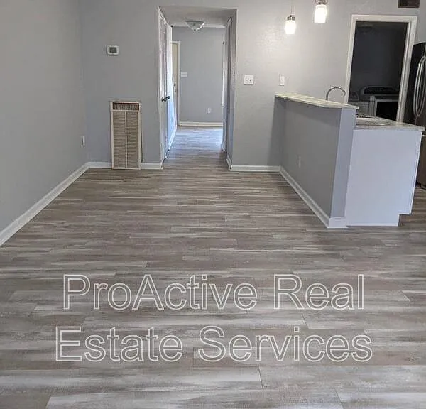 701 Arthur Ave — Photo 4