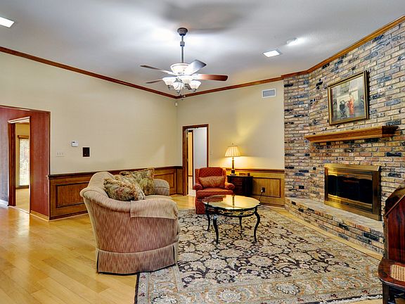 DSC_1143_FamilyRoom.jpg