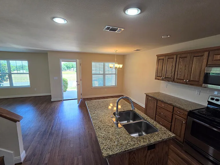 1004 E Hill St #B — Photo 4