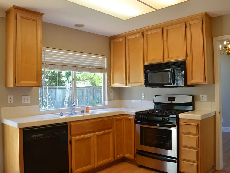 845 Shelborne Dr — Photo 4