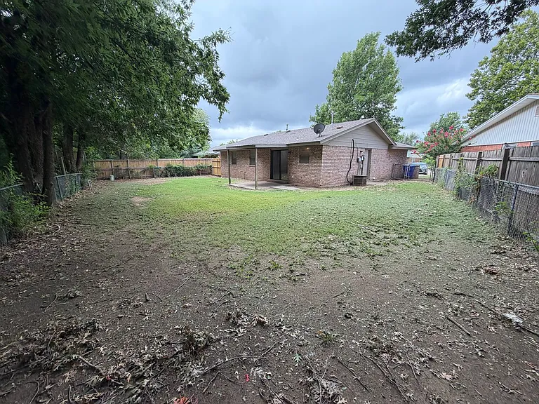 1011 Raleigh Cir — Photo 20