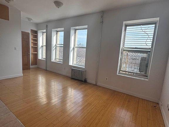 3rd image of 2228 Amsterdam Ave APT 6C