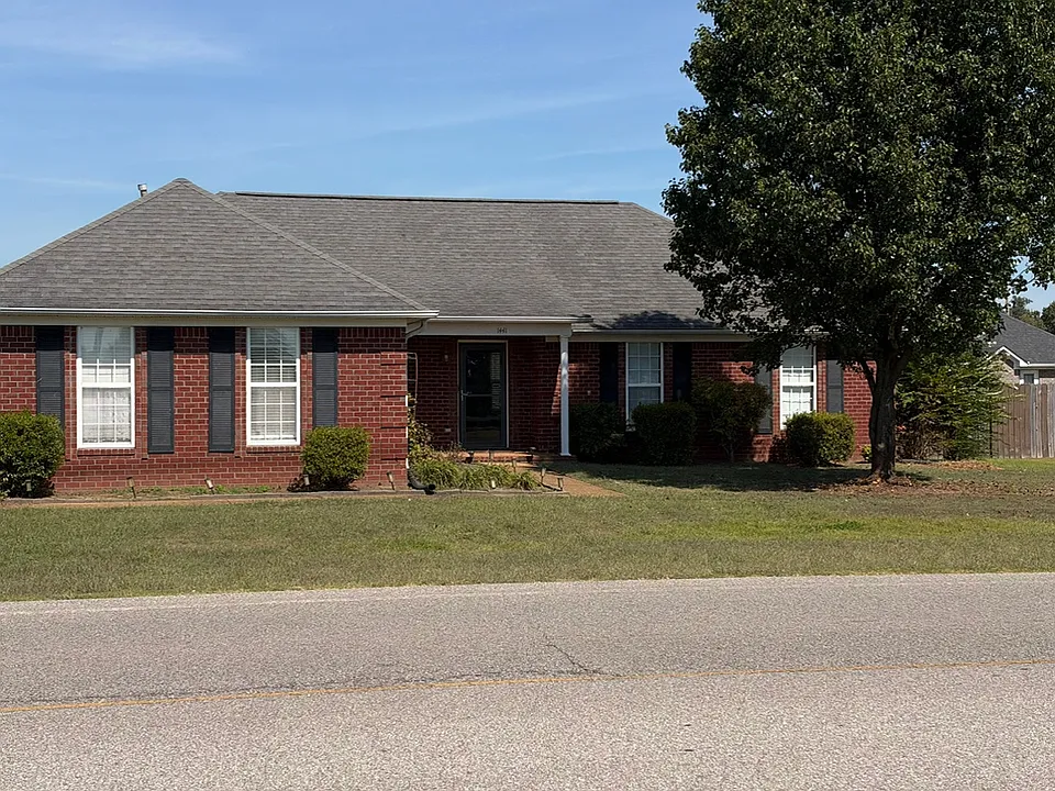1441 Middle School St
