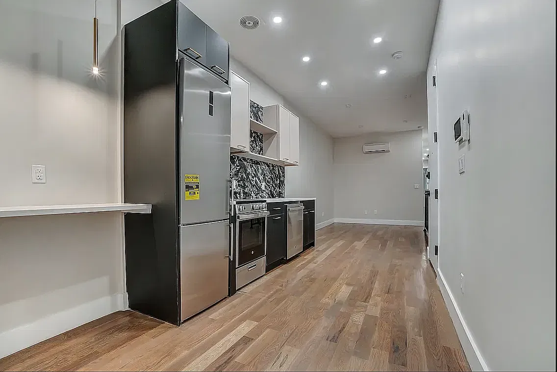 498 Putnam Avenue — Photo 2