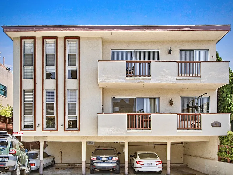 1241 9th St in Santa Monica. Steps to Wilshire Blvd! — Photo 20