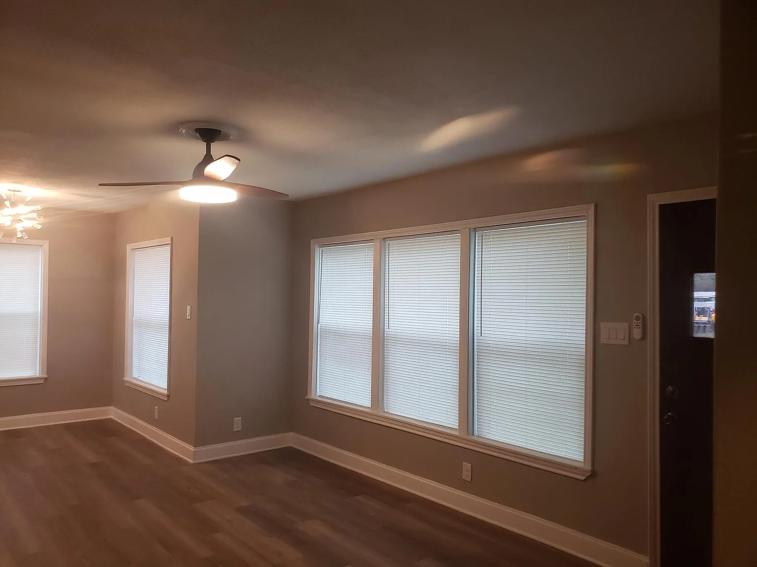 246 Hillwood Dr — Photo 3