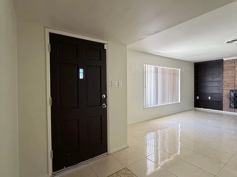 29205 Exeter St — Photo 29