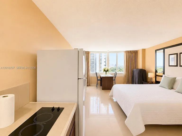 19201 Collins Ave #707 — Photo 4