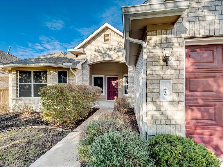 7219 Palmito Ranch Dr — Photo 4