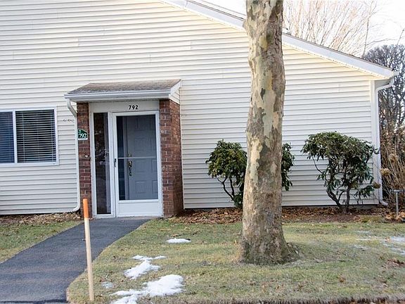 2nd image of 792 Williamsburg Cir