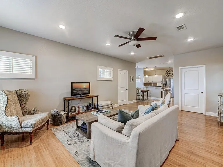 1302 Cedar Ave — Photo 8