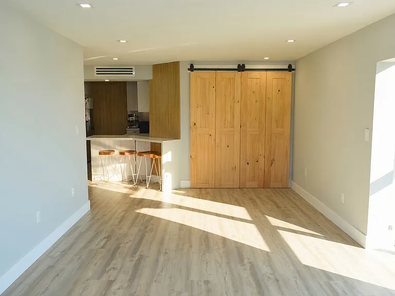 550 Ocean Dr #5D — Photo 2