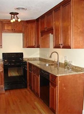 5th image of 372 Twin Lakes Dr