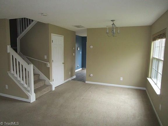 4th image of 2 Tannenbaum Cir