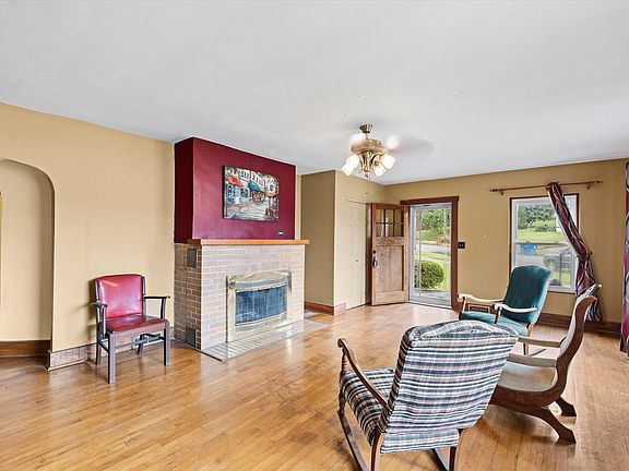 4th image of 547 Walnut St