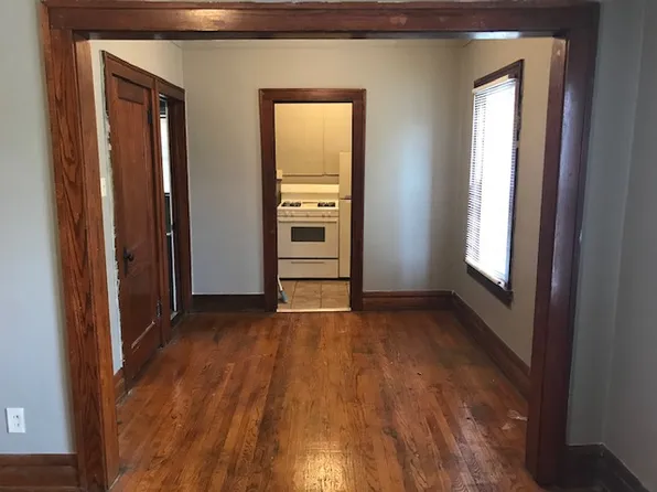 2900-2902 Cottage Grove